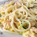 Spaghetti z łososiem w sosie serowym