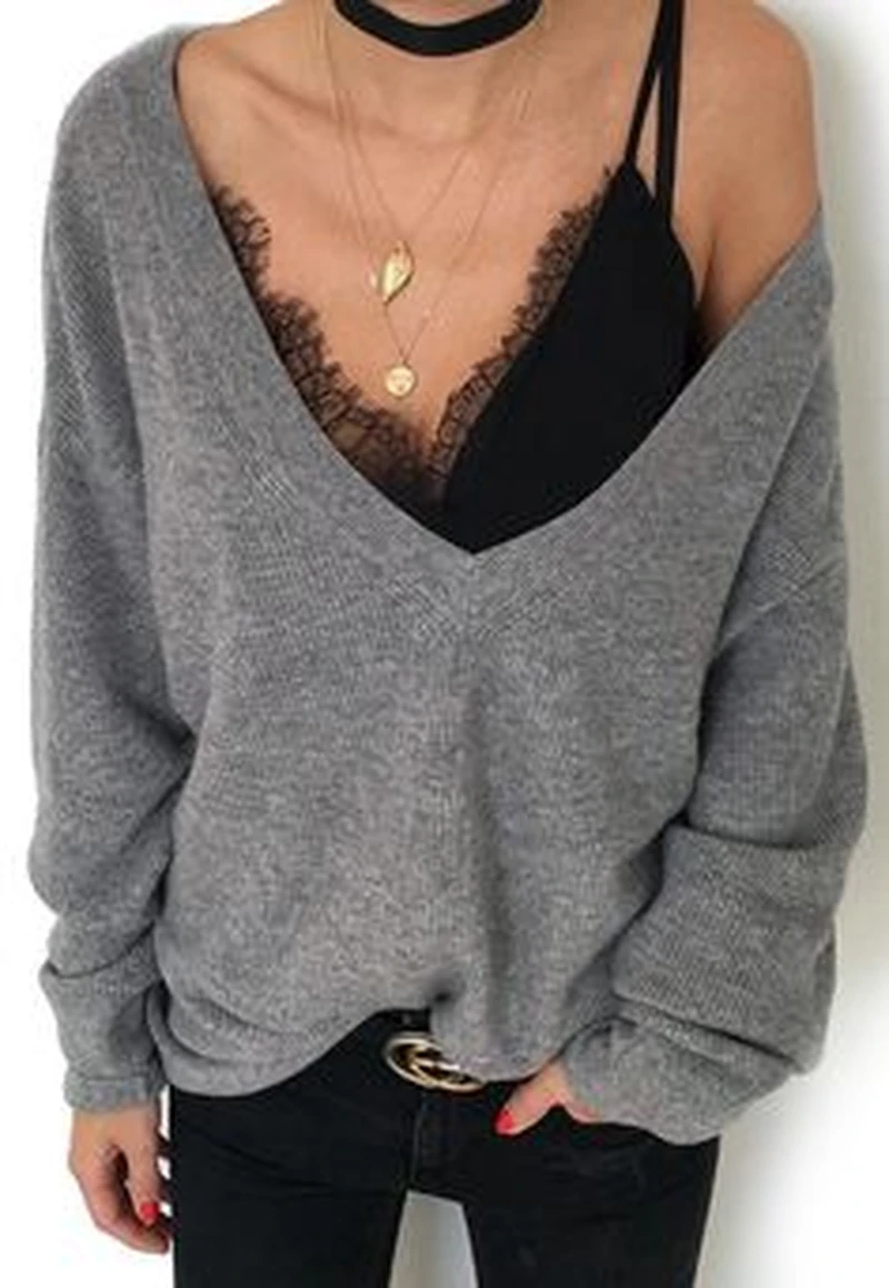 Szary sweter oversize