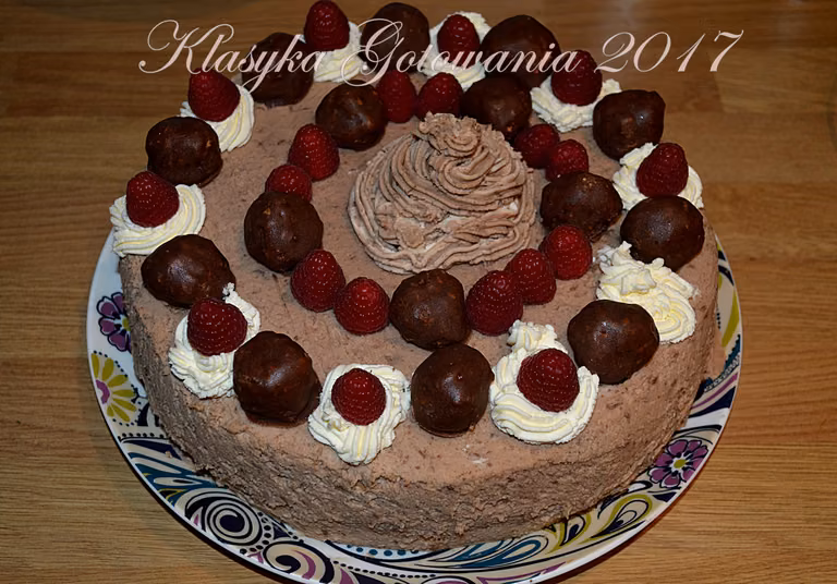 Tort czekoladowo malinowy