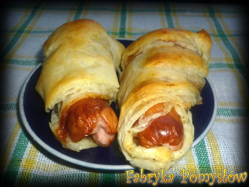 Parówki w cieście francuskim