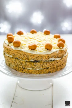 Tort makowy z kremem marcepanowym