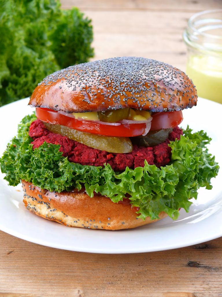MEGA BURGER WEGAŃSKI Z CIECIORKI I BURAKA