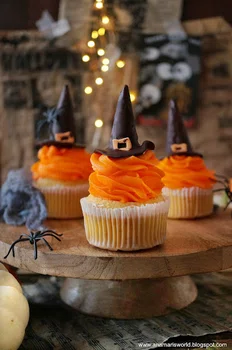 Halloweenowe cupcake czarownice