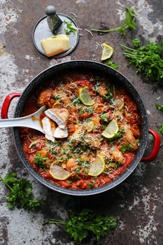 Chicken Kapama - krczak w ziolach (obiad 300 kcal).