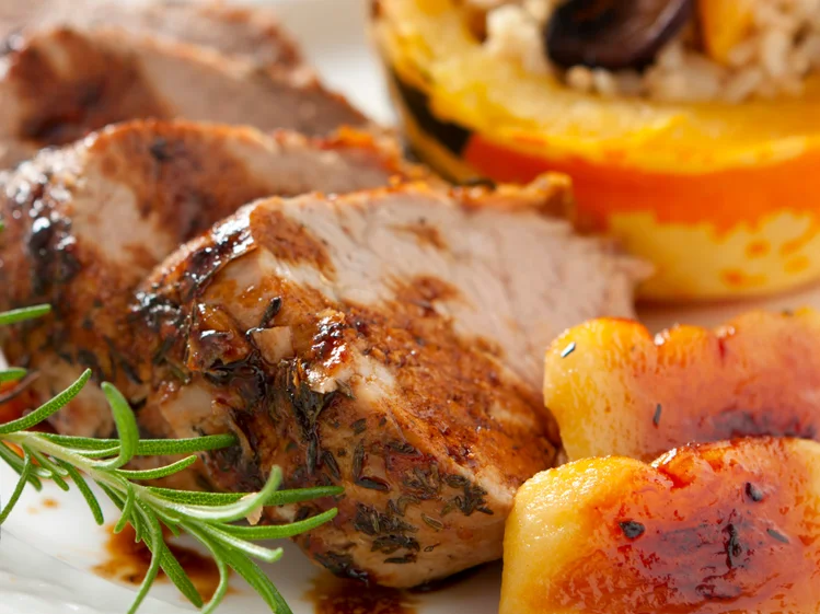 Zdjęcie Pieczona karkówka z jabłkami i cynamonem? Ten smak pokochasz! #1