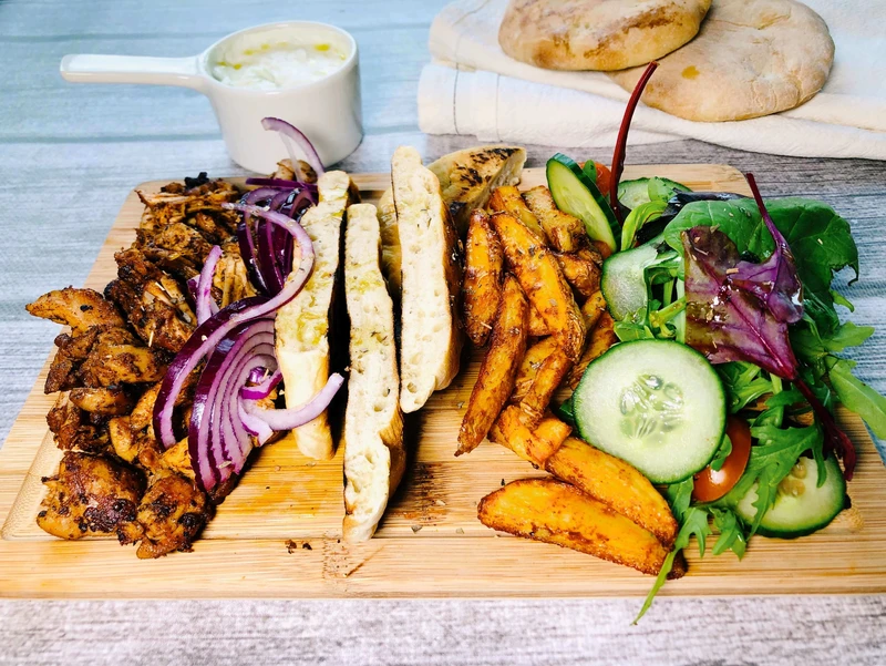 CZWARTEK: GYROS Z DOMOWYMI CHLEBKAMI PITA