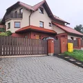Uwaga na takie dekoracje przed posesją! Właściciele domów mogą płacić nawet 1 tys. zł grzywny dziennie