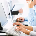 Podnóżki dla pracowników i koniec laptopów?! Nadchodzą nowe przywileje