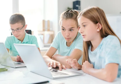 Zakaz social mediów dla dzieci do 15 lat? MEN pokazało plan zmian!