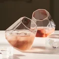 Asymetryczne kieliszki
