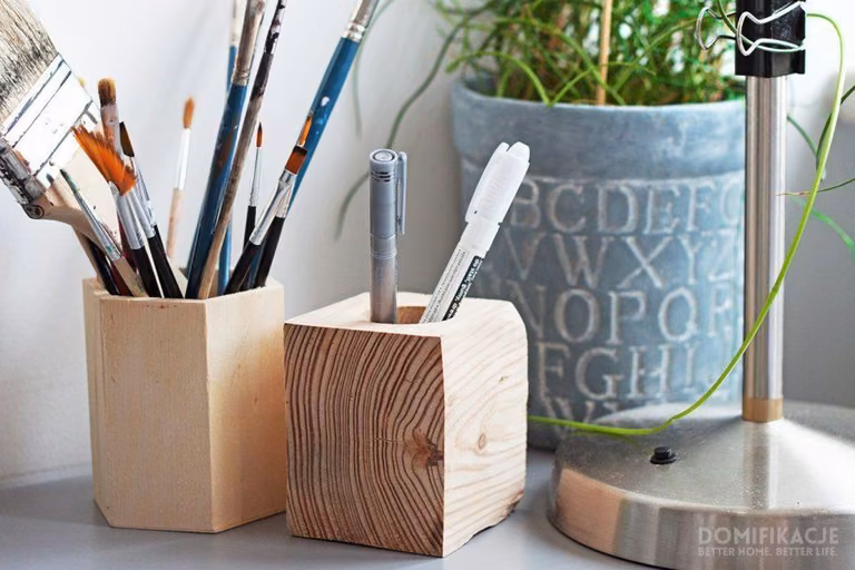 Organizer biurkowy z drewna DIY