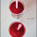 Smoothie z ananasów, borówek i malin