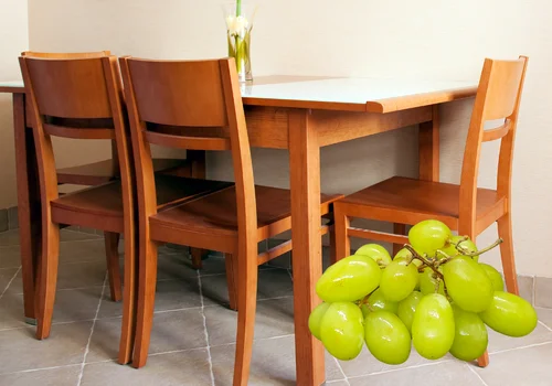 Dlaczego je się winogrona pod stołem w sylwestra? Mało kto zna prawdziwy powód!