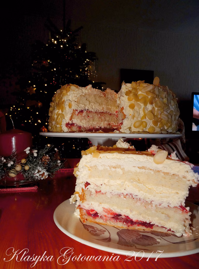 Tort śmietankowo - truskawkowy (na szybko)