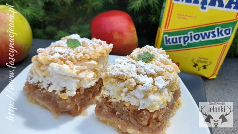 Szarlotka z duszonymi jabłkami ~