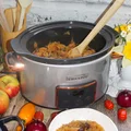 Bigos z suszonymi grzybami i śliwką przygotowany w wolnowarze
