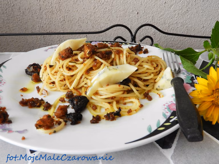 Letnie spaghetti z "kruszonką" po wiejsku