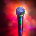 Nie Umiesz Śpiewać? Odkryj, Jak Twój "Brak Talentu" Może Stać Się Twoją Największą Mocą!
