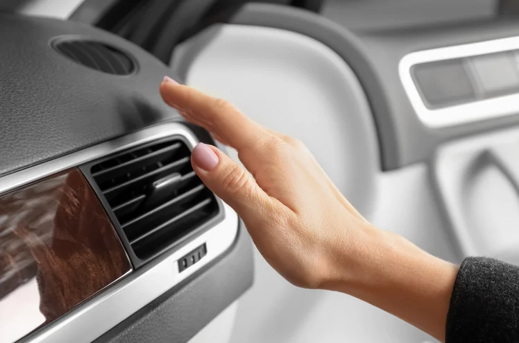 Zdjęcie Zasada 5 minut: Twój klucz do chłodnego samochodu i sprawnej klimatyzacji! #1
