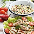 Sałatka z grillowanym serem halloumi i kaszą bulgur