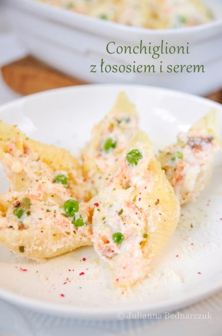 Conchiglioni (muszle) nadziewane ricottą i łososiem