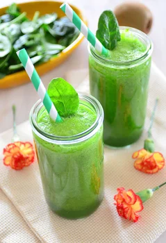Zielone smoothie ze szpinakiem i kiwi