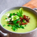 Zupa krem z cukinii z fetą i chorizo FIT