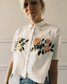 Koszula z  kwiatowym haftem