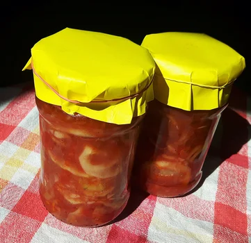 Ogórki w pomidorach
