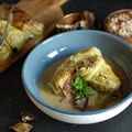 Niskowęglowodanowe gołąbki z mięsem i kapustą w sosie śmietanowo-grzybowym (low carb)