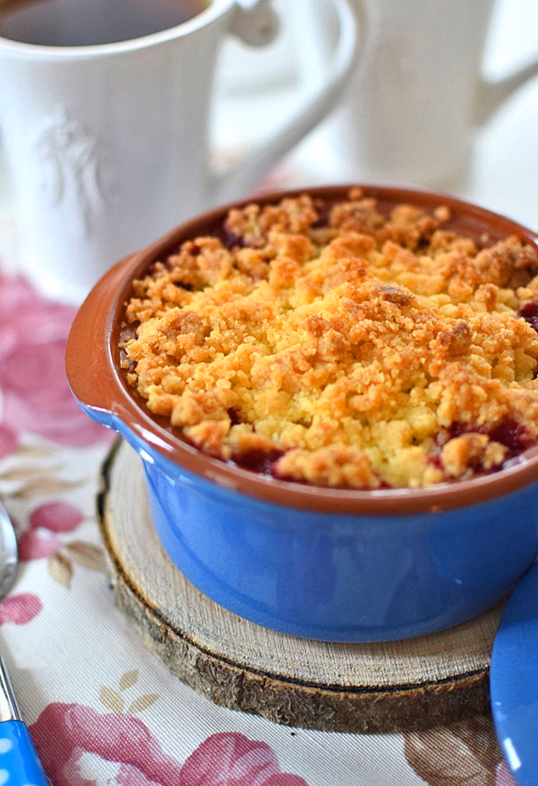 Crumble z wiśniami (Wiśnie pod kruszonką)