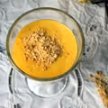 Pyszne smoothie przy użyciu blendera