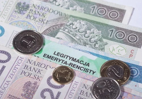 Więcej niż dowód tożsamości! Oto, jakie korzyści daje legitymacja emeryta!