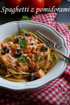 Spaghetti z pieczonymi pomidorami i oliwkami