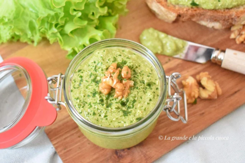 Pasta kanapkowa z serem feta i sałatą