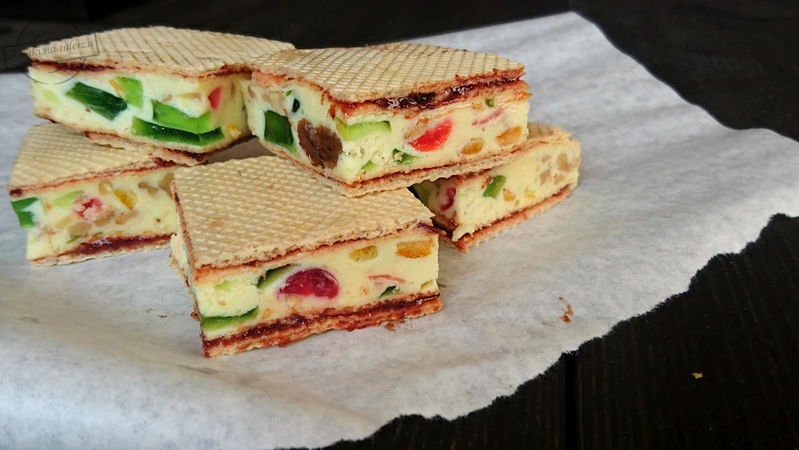Wafle z mlekiem w proszku, galaretką i bakaliami