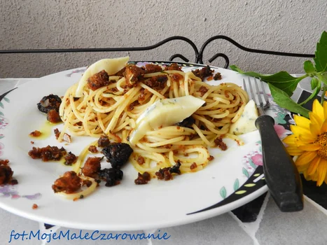Letnie spaghetti z "kruszonką" po wiejsku