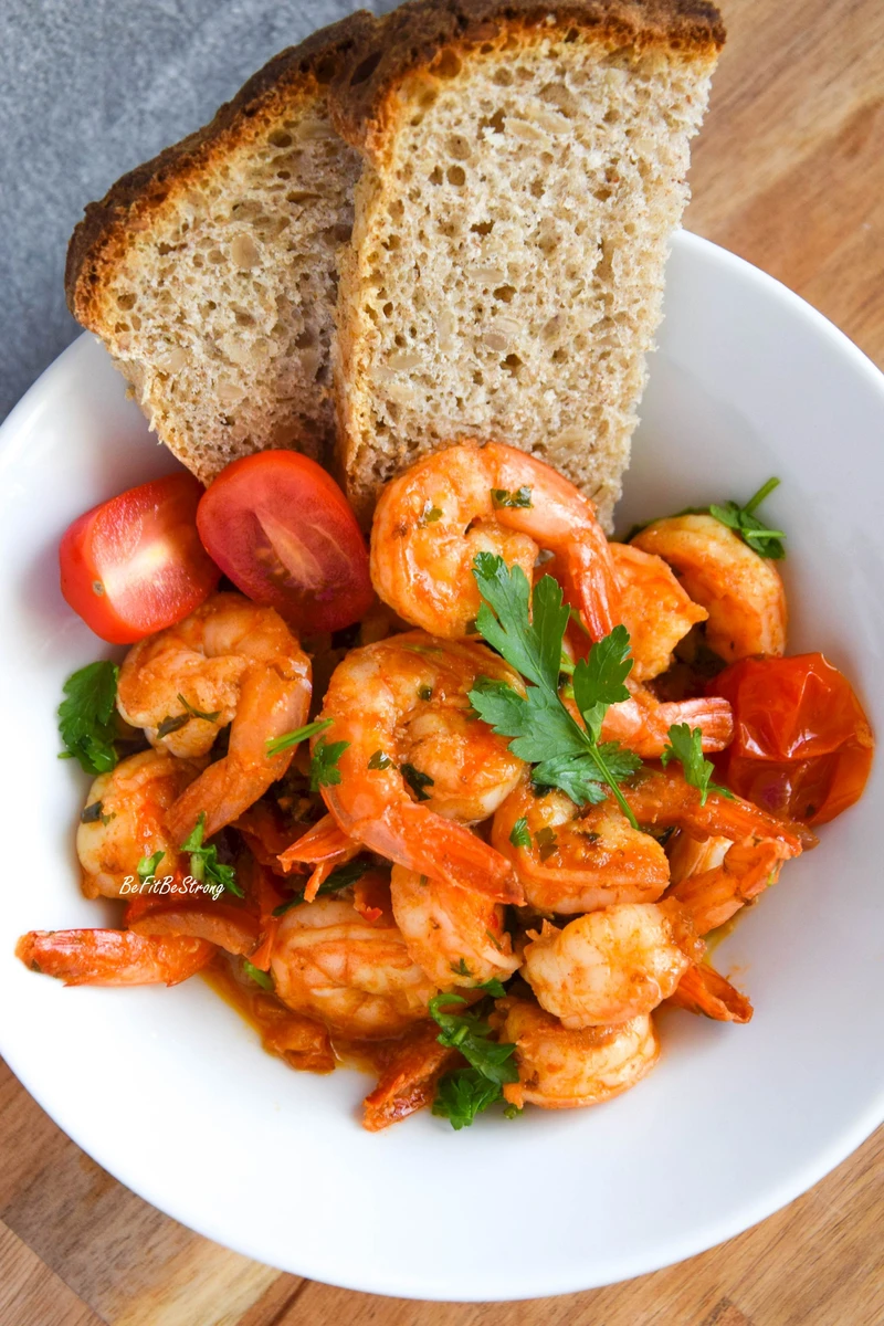 Krewetki w pomidorkach z chorizo