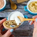 Dipy i Pasty na imprezę do chleba, warzyw i grissini