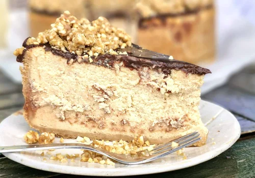 Sernik kajmakowy z jogurtem greckim