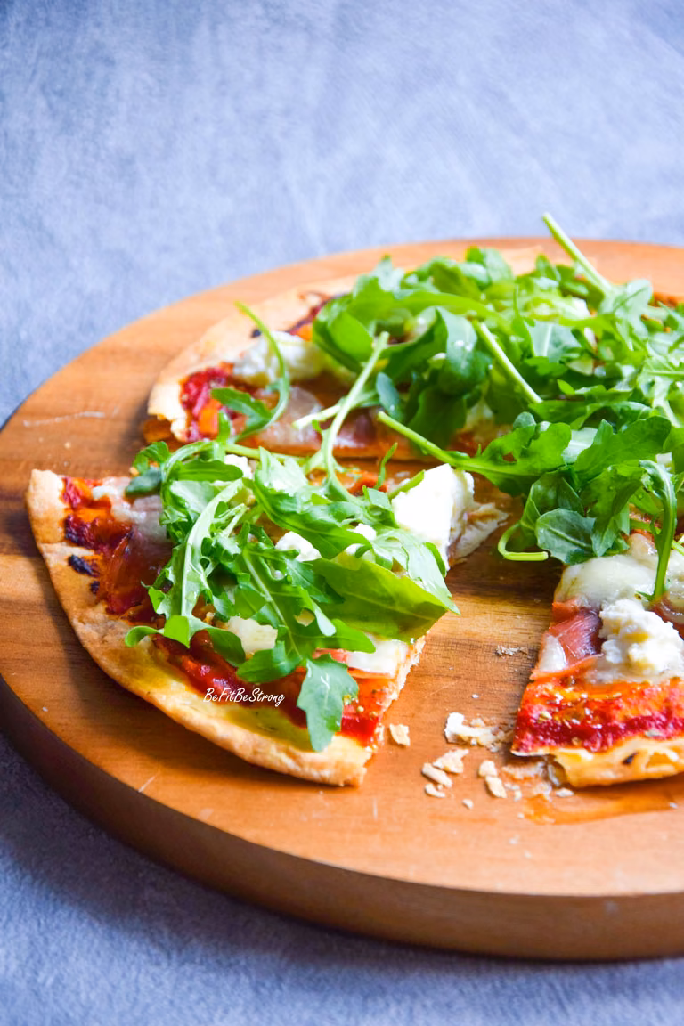 Pizza z tortilli z ricottą i prosciutto FIT