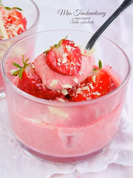 mus truskawkowy z mascarpone i białą czekoladą