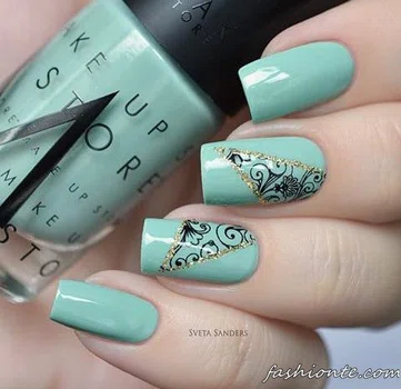 Miętowe paznokcie z wzorkami