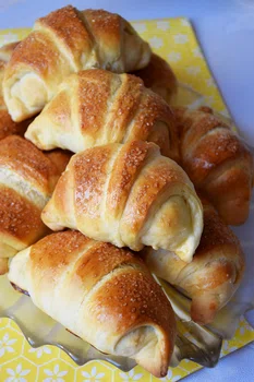 Rogaliki drożdżowe z konfiturą z pomarańczy!