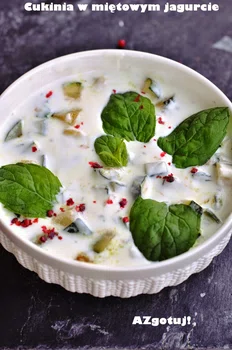 Cukinia w miętowym jogurcie