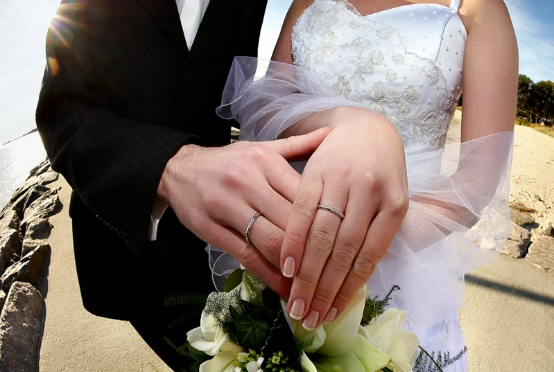 Fotograf w zemście pozbawił Parę Młodą pamiątki ślubnej. Skasował zdjęcia i wyszedł!