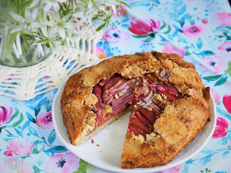 Keto galette z rabarbarem i frangipane - moderncavegirl.pl