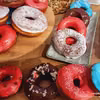 Amerykańskie donuts z lukrem