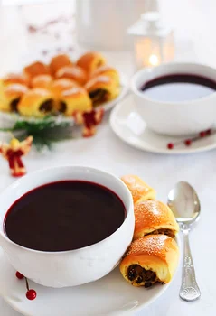 Barszcz czerwony z pieczonych buraków na Wigilię