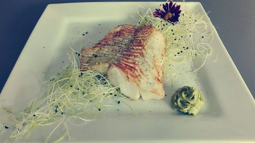 Smażony dorsz z puree z zielonego groszku